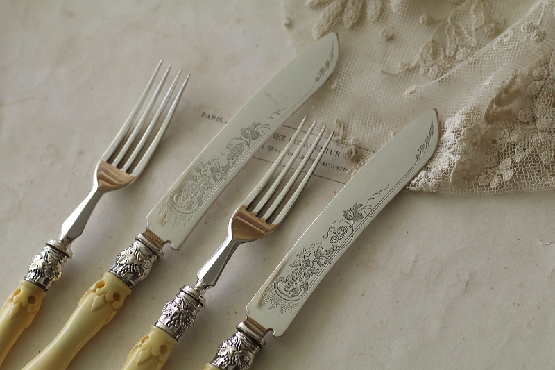 アイボリーハンドル　デザートナイフアンドフォーク　2組　イギリス　アンティークストリュフ