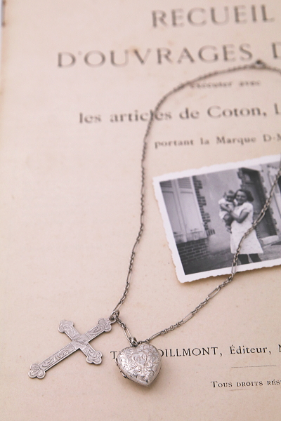 クロスとハートロケット　シルバーペンダントネックレス　イギリス　アンティークストリュフ