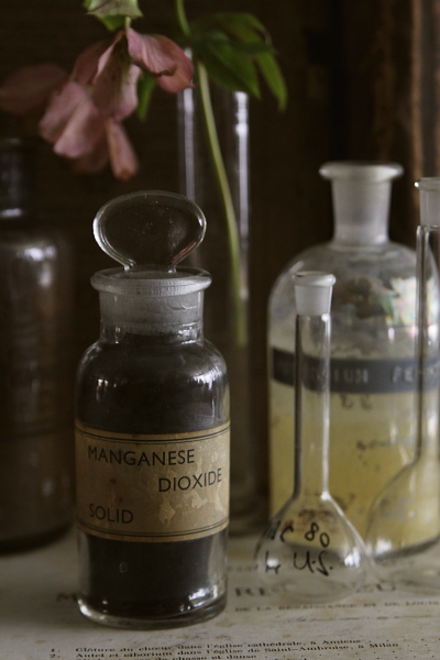 アンティーク実験道具　イギリス　二酸化マンガン