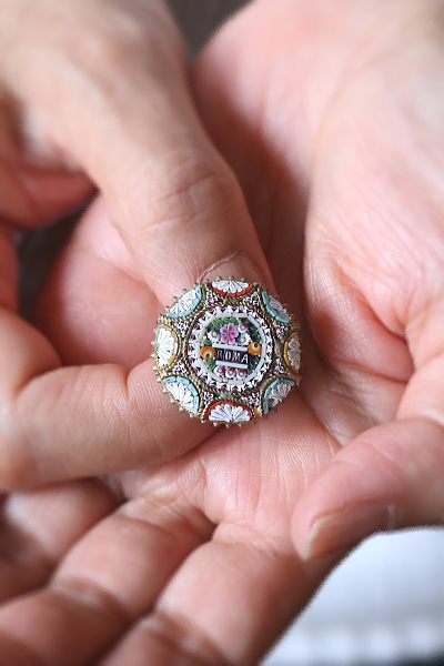 マイクロモザイクのスーベニールブローチとクロスペンダント　イタリア　アンティークストリュフ