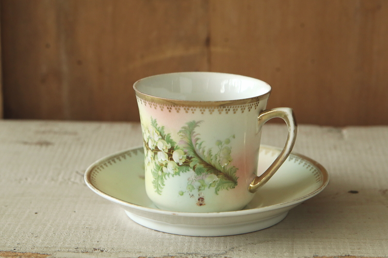 鈴蘭のティーカップアンドソーサー　チェコ　アンティークストリュフ