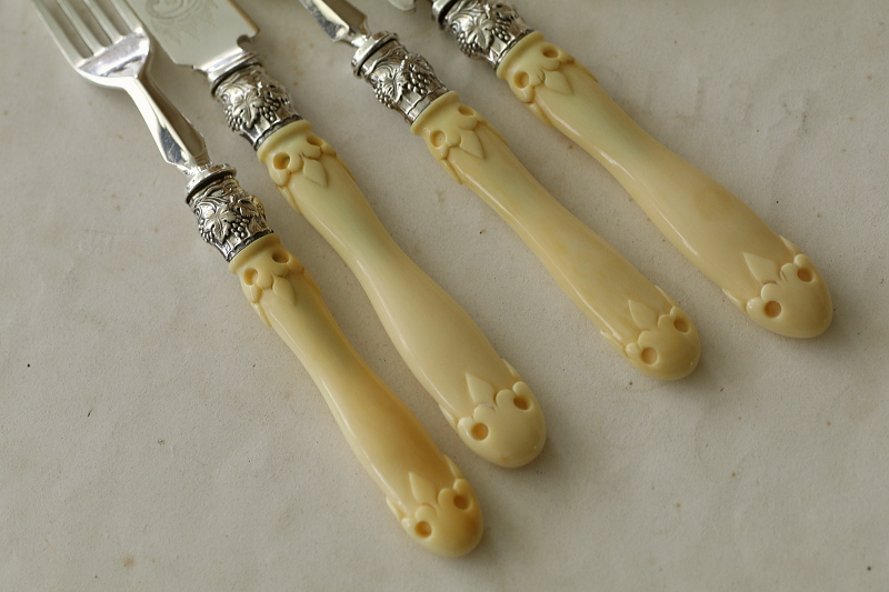 アイボリーハンドル　デザートナイフアンドフォーク　2組　イギリス　アンティークストリュフ