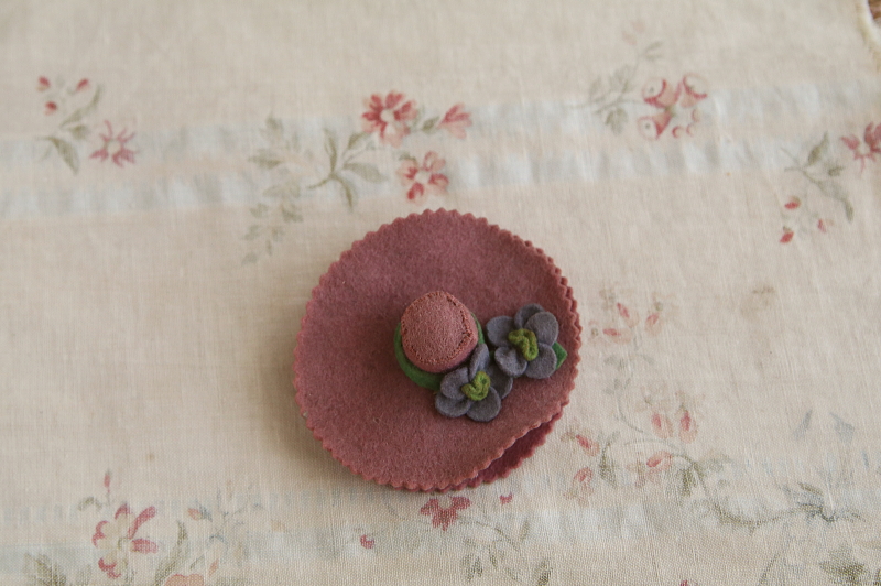 帽子のシンブル&ニードルケース　イギリス　アンティークストリュフ