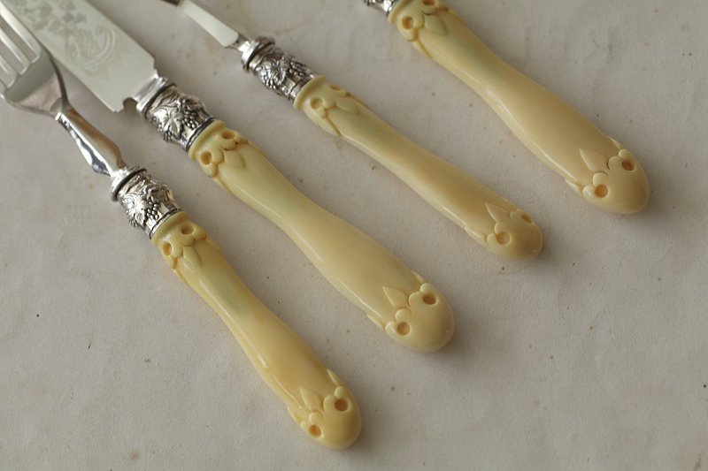 アイボリーハンドル　デザートナイフアンドフォーク　2組　イギリス　アンティークストリュフ