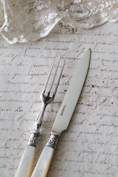 マザーオブパールハンドルデザートナイフ＆フォーク　イギリス　アンティークストリュフ