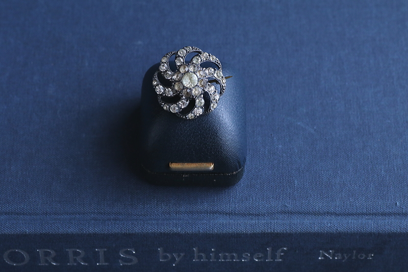 オールドペーストシルバーブローチ　ヨーロッパ　アンティークストリュフ