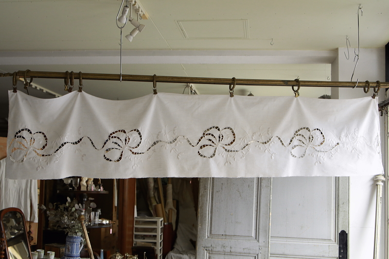 ヤドリギとリボン　カットワーク刺繍パネル　フランス　アンティークストリュフ