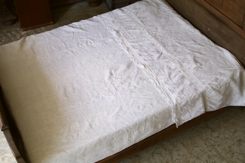 花文字刺繍とクロッシェのリネンシーツ　フランス　アンティークストリュフ