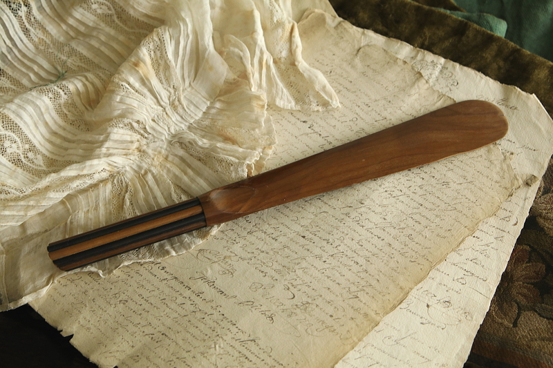 花鳥柄　オリーブウッドページターナー　ヴィクトリアン　イギリス　アンティークストリュフ