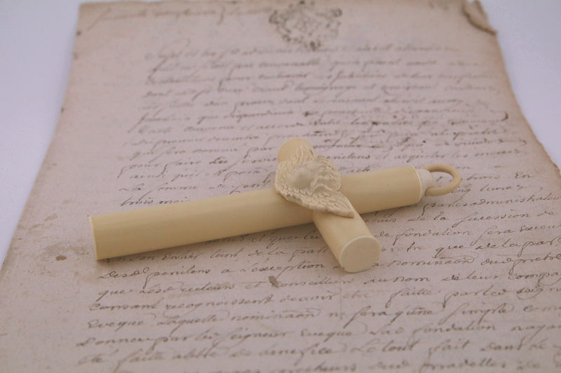 天使のゆりかごの十字架　セルロイド　フランス　アンティークストリュフ