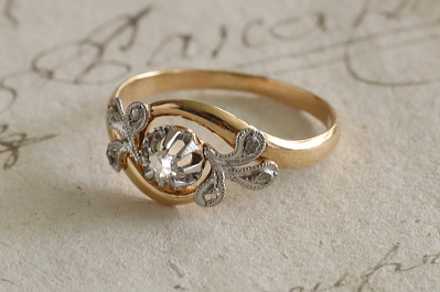 ローズカットダイヤモンドリーフ飾りリング　フランス　エンゲージリング　指輪　アンティークストリュフ