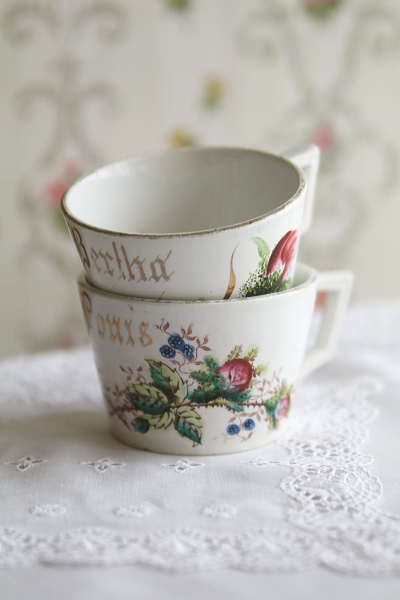 モスローズ模様のカップ St.Amand サンタマン　フランス アンティークストリュフ 20250919