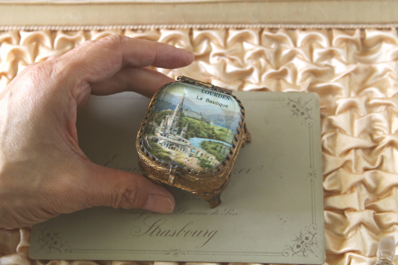 厚ガラスのジュエリーボックス　lourdes ルルド　フランス アンティークストリュフ