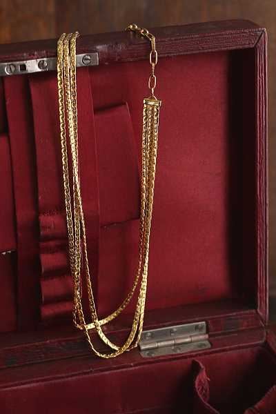 ゴールドトーンメタル　3連チェーンネックレス　イギリス　コスチュームジュエリー アンティークストリュフ