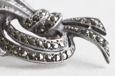 マーカサイトシルバーブローチ　スズラン　ヨーロッパ　アンティークストリュフ