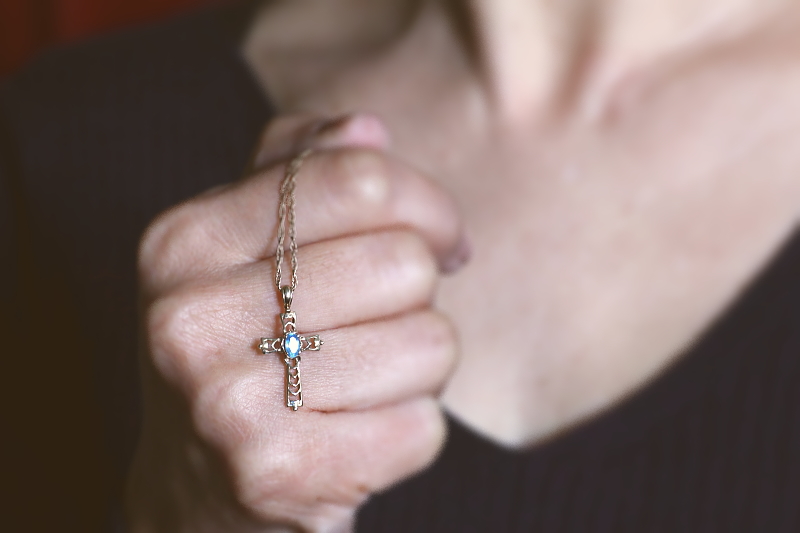 ブルートパーズ　ゴールドクロスペンダント　イギリス　アンティークストリュフ　 20251218