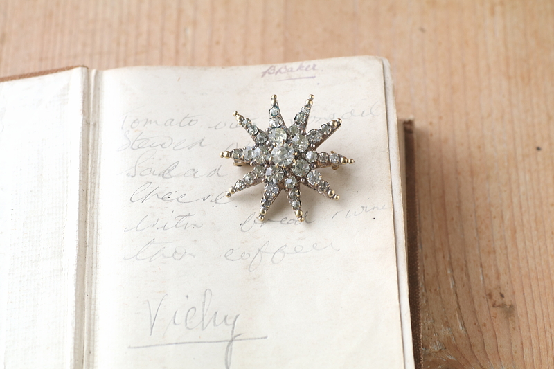 クリアペーストスターブローチ　ヴィクトリアン　アンティークストリュフ