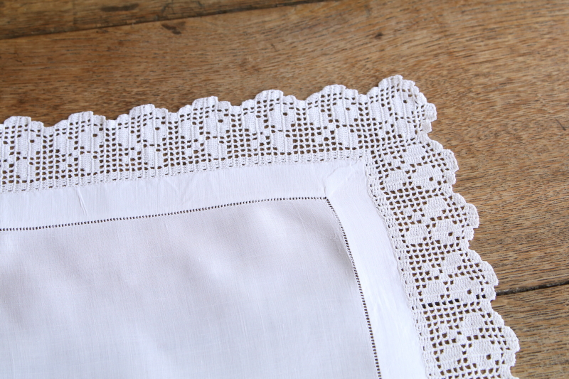 リボンのカットワーク　チェストトッパー　イギリス　アンティークストリュフ