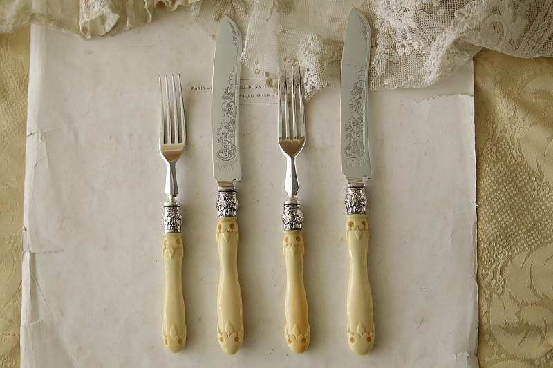 アイボリーハンドル　デザートナイフアンドフォーク　2組　イギリス　アンティークストリュフ