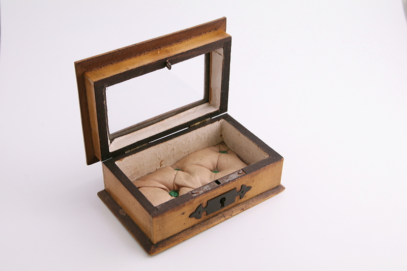 木箱のジュエリーボックス フランス アンティークストリュフ 20250806