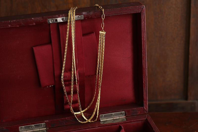 ゴールドトーンメタル　3連チェーンネックレス　イギリス　コスチュームジュエリー アンティークストリュフ