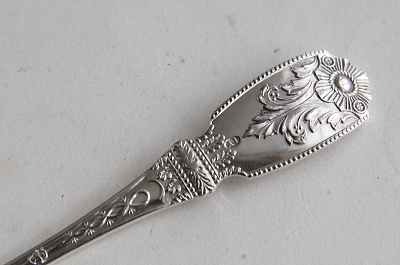 植物文様のジャムスプーン　ヴィクトリアン　イギリス　アンティークストリュフ