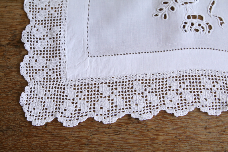 リボンのカットワーク　チェストトッパー　イギリス　アンティークストリュフ