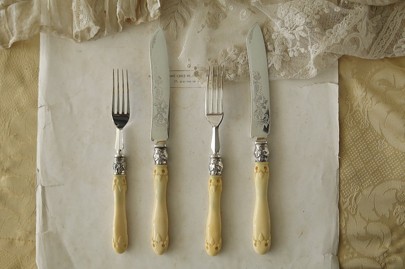 アイボリーハンドル　デザートナイフアンドフォーク　2組　イギリス　アンティークストリュフ