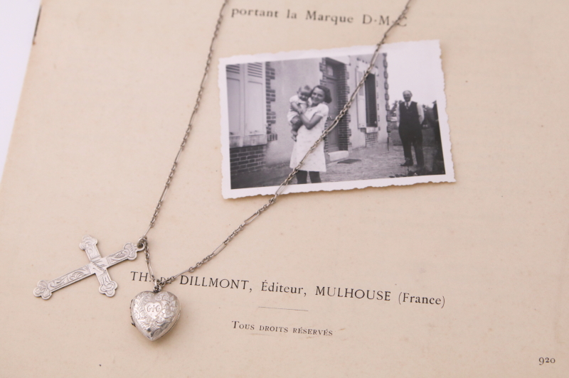 クロスとハートロケット　シルバーペンダントネックレス　イギリス　アンティークストリュフ