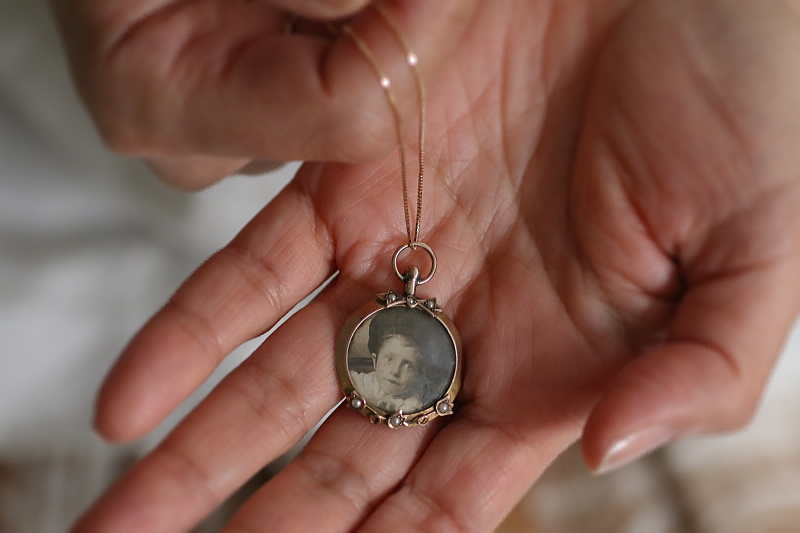 エドワーディアン　ゴールドロケットペンダント　イギリス　アンティークストリュフ