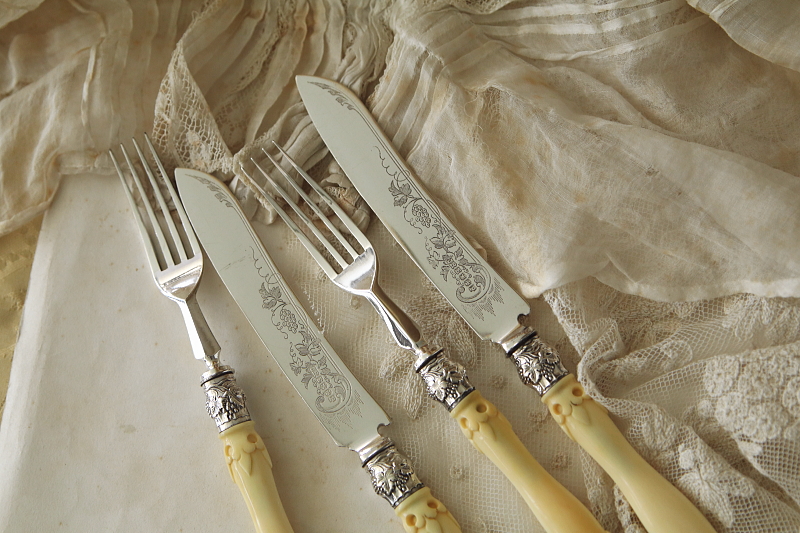 アイボリーハンドル　デザートナイフアンドフォーク　2組　イギリス　アンティークストリュフ