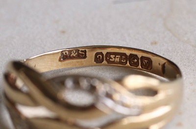  ワンポイントダイヤ　ヴィンテージリング　イギリス　アンティークストリュフ