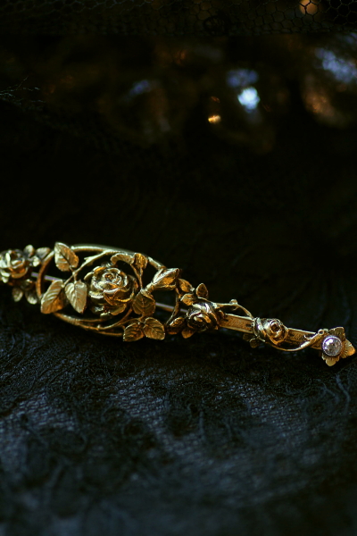 アンティークジュエリー　ゴールドバーブローチ　フランス　薔薇　ダイヤモンド