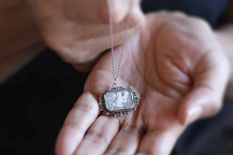 <IMG src="file:///D:/truffleHP/WADAX A&C2/image129276.jpg" width="400" height="600" border="0">