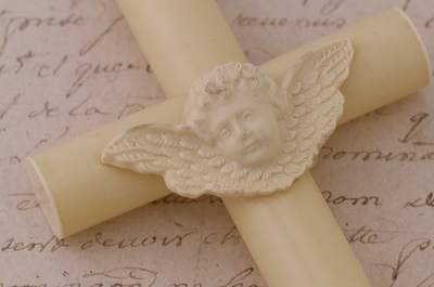 天使のゆりかごの十字架　セルロイド　フランス　アンティークストリュフ