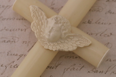 天使のゆりかごの十字架　セルロイド　フランス　アンティークストリュフ