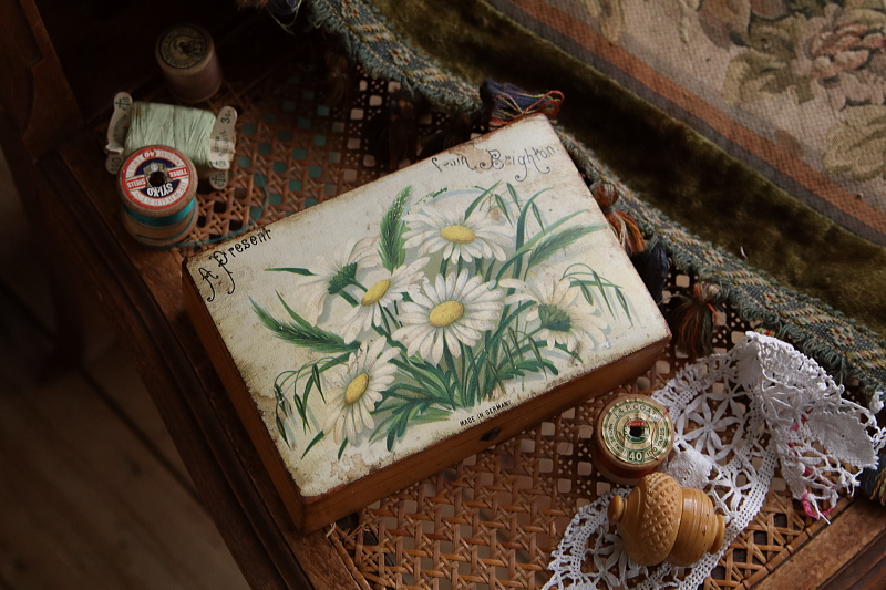デイジーのモシュリンヌボックス　brighton ドイツ アンティークストリュフ