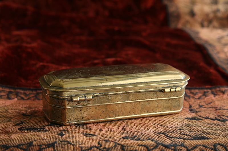 花唐草のブラスケース　ジョージアン　イギリス アンティークストリュフ