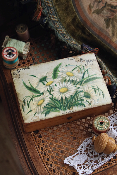 デイジーのモシュリンヌボックス　brighton ドイツ アンティークストリュフ 20260120