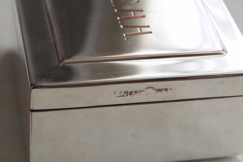 シルバープレートシガレットボックス　イギリス