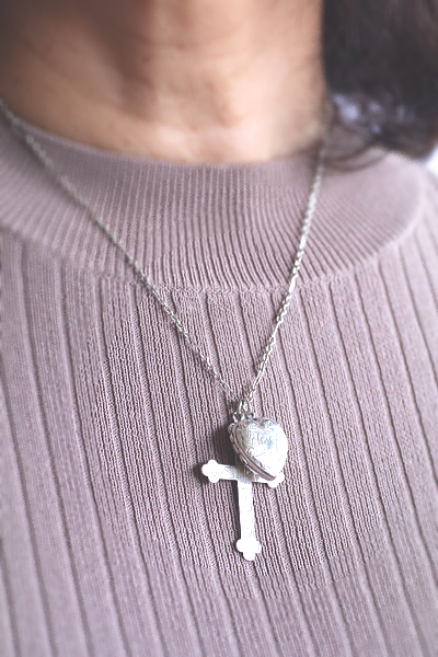 クロスとハートロケット　シルバーペンダントネックレス　イギリス　アンティークストリュフ 20250910