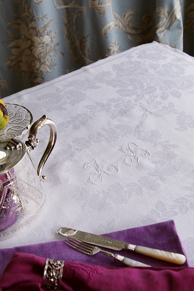 薔薇と紫陽花のダマスクセルヴィエット　フランス アンティークストリュフ 20251106