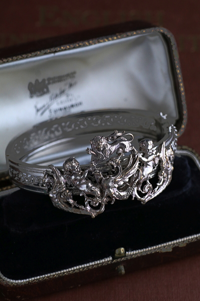 天使と幻獣シルバートーンブレスレット　フランス　アンティークストリュフ 2026020304