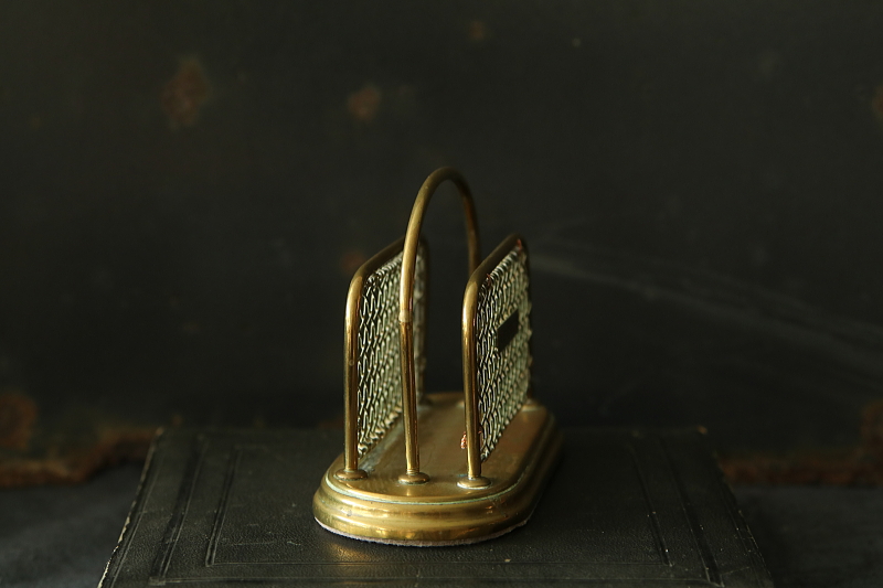 真鍮のレターラック　イギリス　アンティークストリュフ