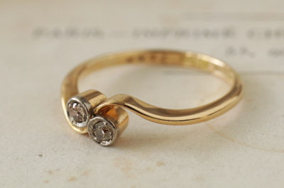 オールドカットダイヤモンド　トワ・エ・モアリング　イギリス　アンティークストリュフ