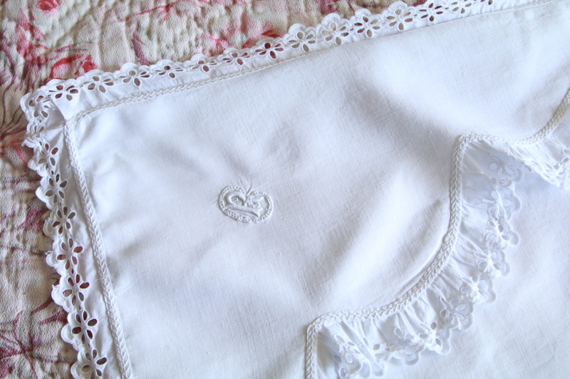 カットワークのナイトドレスケース　フランス　アンティークストリュフ