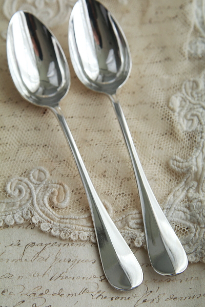 クリストフル Christofle　花のモノグラムティースプーン　フランス　アンティークストリュフ