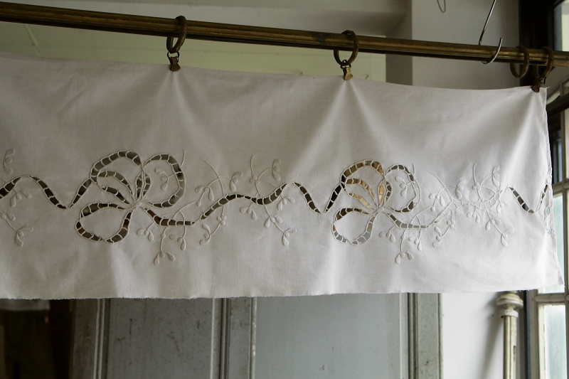 ヤドリギとリボン　カットワーク刺繍パネル　フランス　アンティークストリュフ