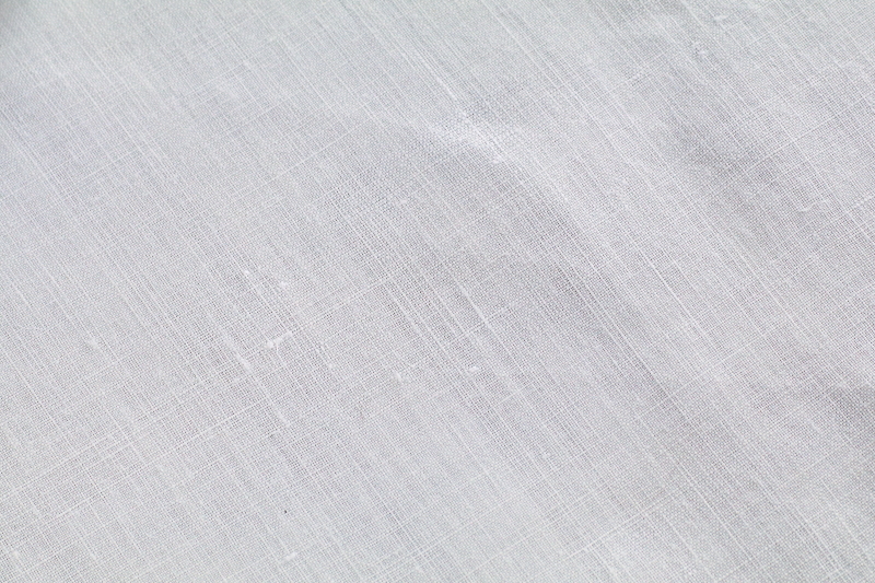 カットワークリネンスモールテーブルクロス　アンティークストリュフ