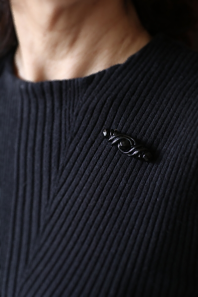 ヴィクトリアンジェットブローチ　アンティークジュエリー　ヴィンテージアクセサリー　アンティークストリュフ